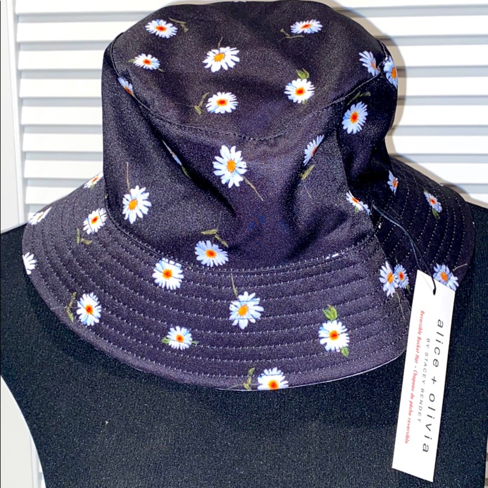 Alice + Olivia Reversible Bucket Hat New & divine!